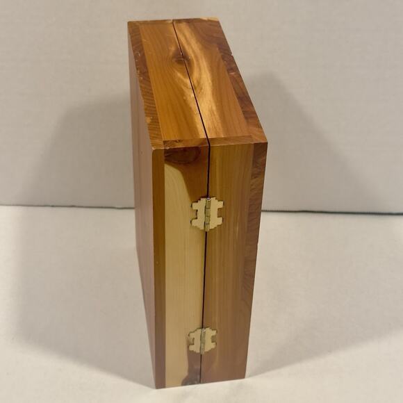 VTG KJV Holy Bible Illustrated Memorial Edition Wood Cedar Box Union Made USA - Picture 7 of 16